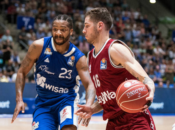 一直是后防 一直是后防